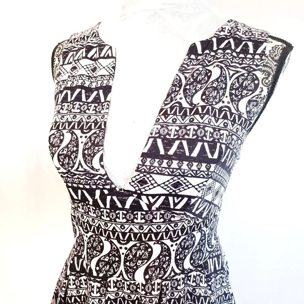 Tribal Print Deep V Sleeveless Pleated Skirt Jersey Mini Dress S - Picture 3 of 4
